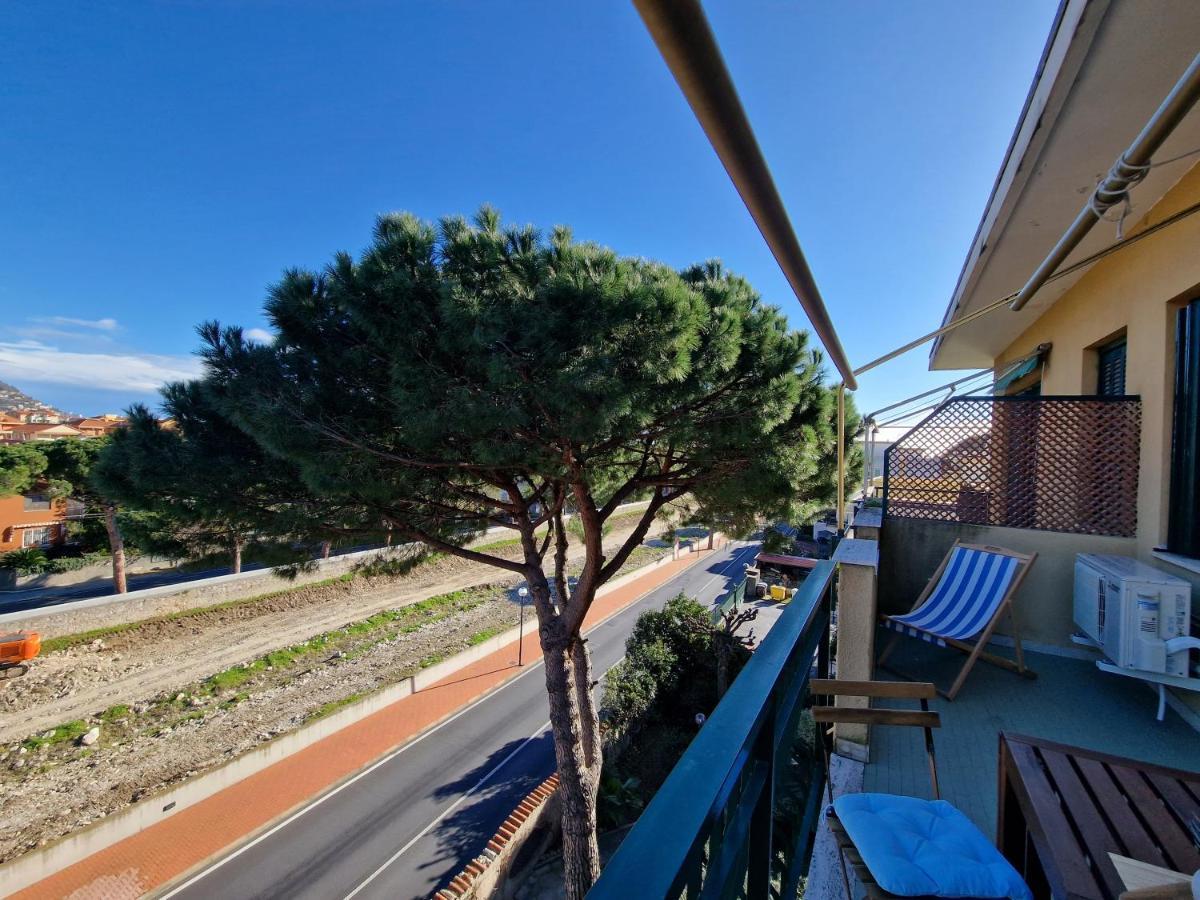 650 Metri Dal Mare - Wifi - Terrazzo - Piscina - A/C Apartment Pietra Ligure Exterior photo